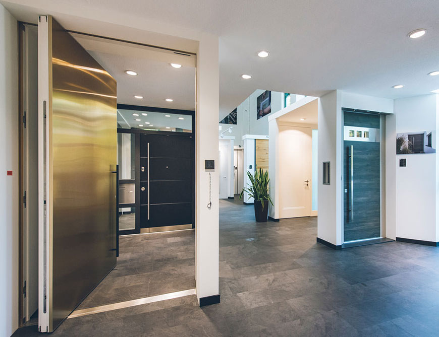 Design-Haustür aus Holz nach Maß